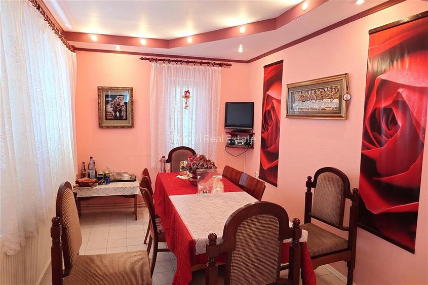 Gospodarie cu teren generos si constructii solide intr-o zona linistita - 5