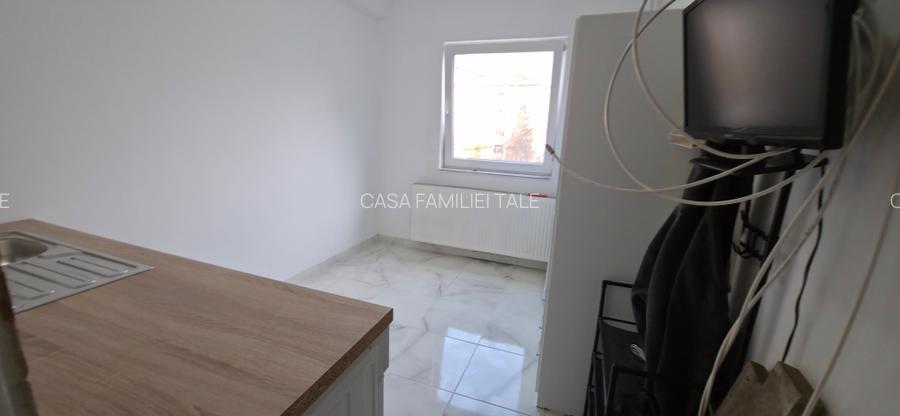 Etajul 2 zona Dacia - Biserica , libera - 2