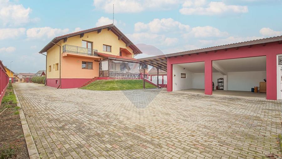 Casă spațioasă și elegantă, teren 1547 mp în Stupini – Comision 0 - 4