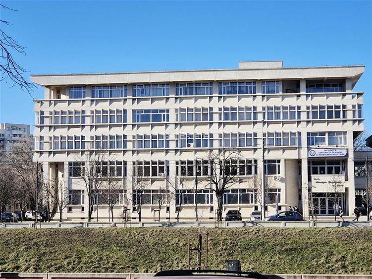 Apartament cu 3 camere in Podu Ros - 13