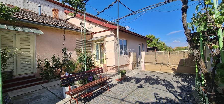 Casa de inchiriat pe calea Radnei - strada principala - 5