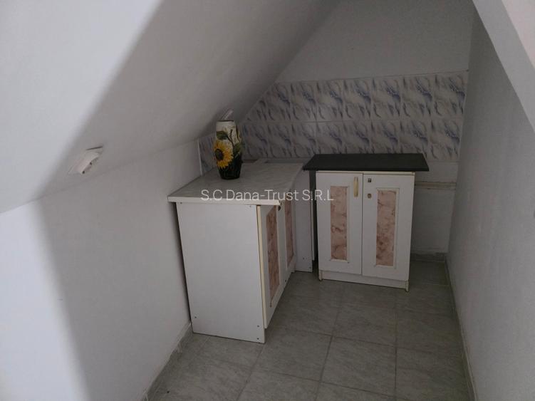 Spații mansardă pentru depozitare - birou - 12