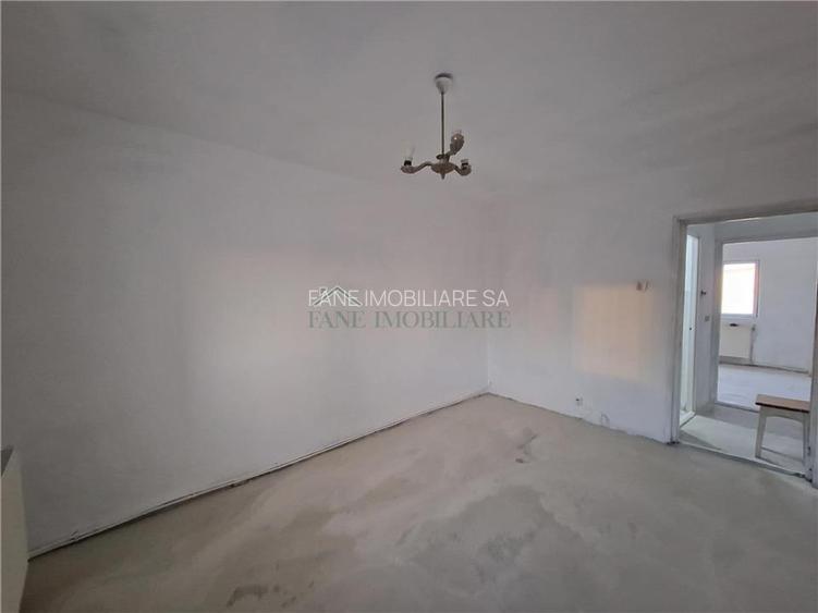 Vand apartament 3 camere amvelopat Urziceni Centru - 10