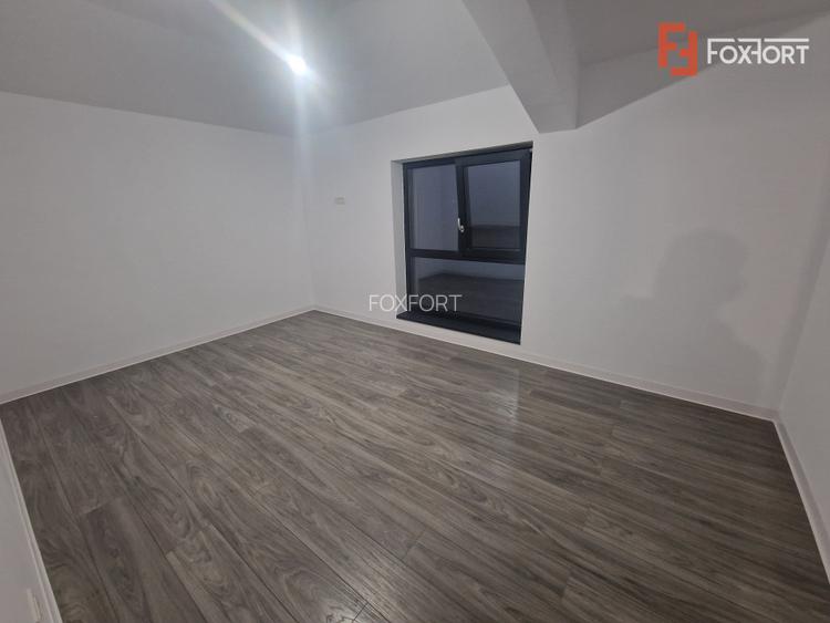 Duplex de vanzare cu 3 camere si teren de 309 mp - Recas - 6