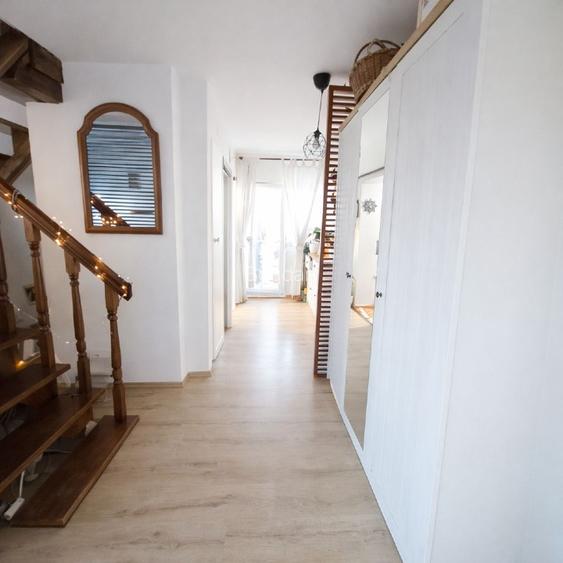 Proprietar vând casă P+1E+M, cu 8 camere în Ghiroda - 4