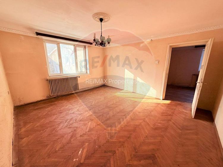 Casă de vanzare cu curte | 4 camere | Zona Gorjului | Teren generos - 6