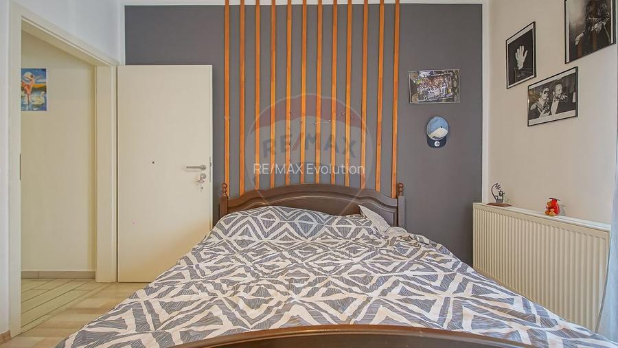 Apartament cu 3 camere de vânzare în zona Tractorul - 16