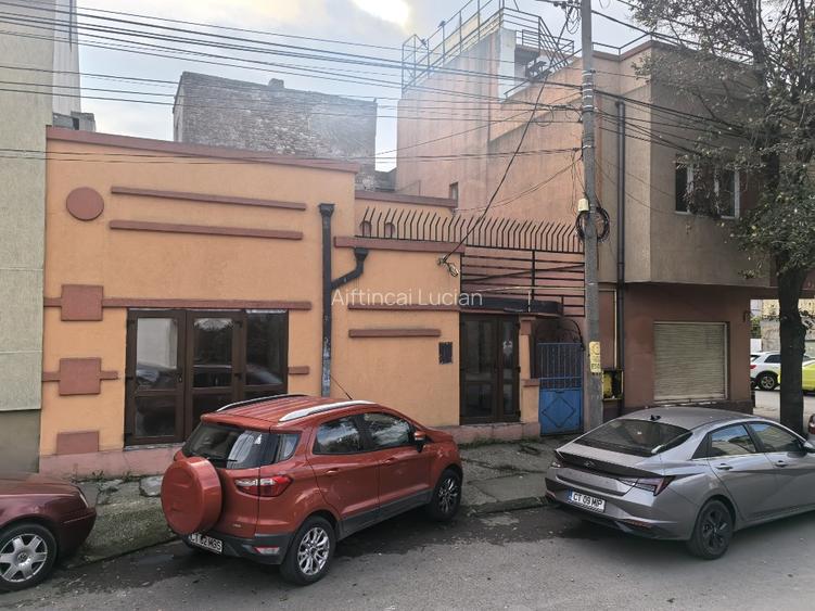 Casă situată Ultracentral având destinația de spatiu comercial cu 3 accese - 2