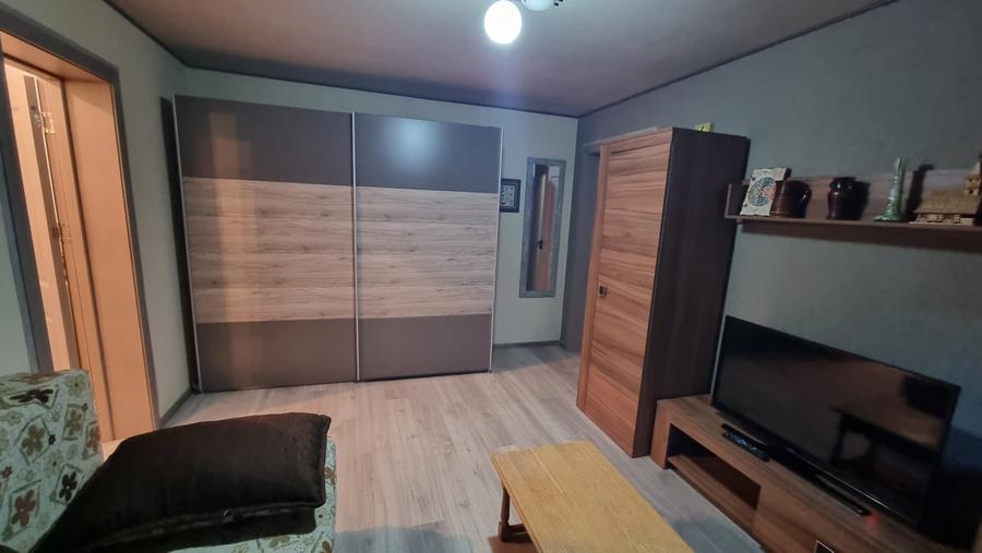 Apartament 2 camere semidecomandat, etaj 1 , zona Curtea de Apel