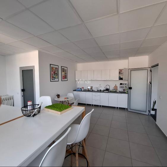 Birouri , suprafata de 366 m2 - 2