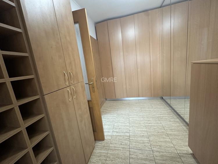 Vila individuala de vanzare cu 8 camere in zona 13 Septembrie  - 9