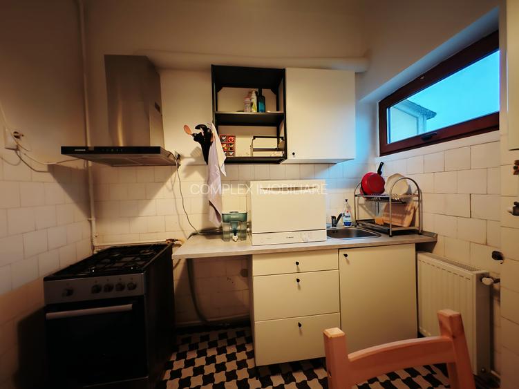 Piata Constitutiei | Poiana Florilor |  Etaj 2 din 4 la cheie | centrala proprie - 22