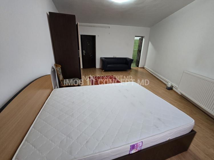 INCHIRIERE Garsoniera spatioasa, in bloc la curte, zona Mihai Bravu - 3