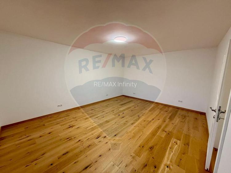Apartament 4 camere, pe 2 niveluri si curte comuna în Centru - 14