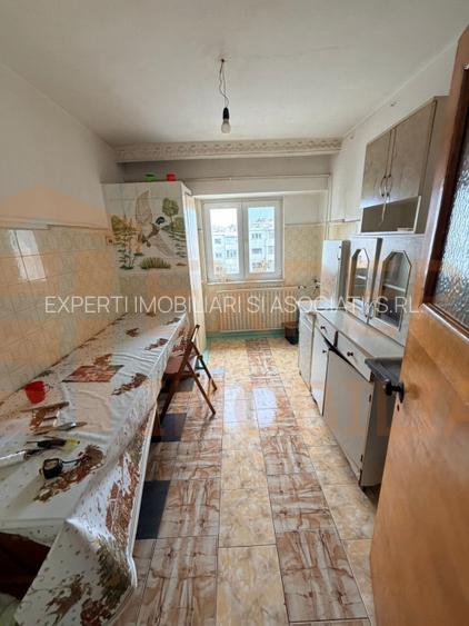 Apartament 3 camere, situat in zona Dacia - 5