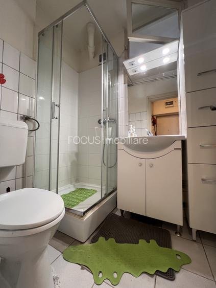 Garsonieră decomandată cu centrala proprie si AC- Zona Carol - 8