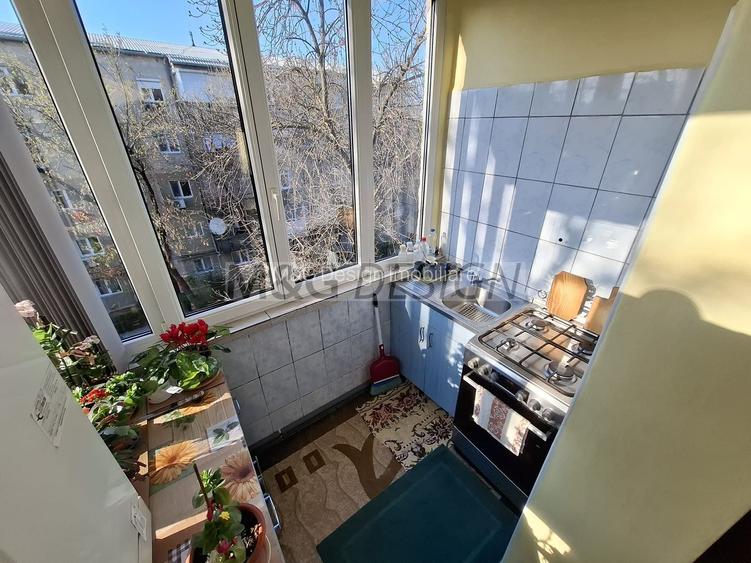 Aradului, 2 camere decomandate, et 3, centrala proprie - 4