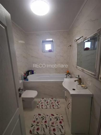 Proprietate cu 2 case in Osorhei intr-o zona cu case noi. - 16