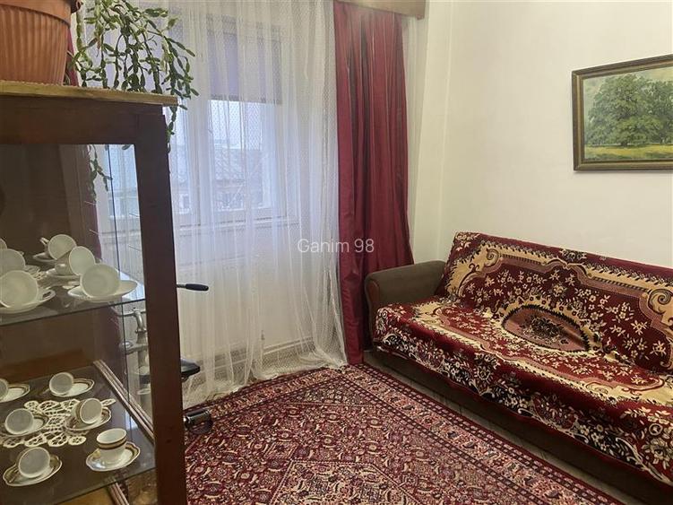 Apartament 3 camere , zona ultracentrala -Primaria Focsani , et 3 8 , decomnadat - 3