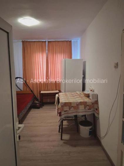 Razboieni-garsoniera de vanzare stradala - 7