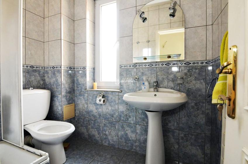 Centru, proprietate Parter + Etaj + Mansarda, disponibila imediat - 12