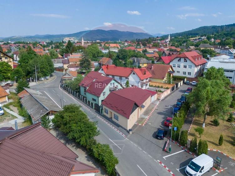 Casa si Spatiu comercial  în zona Centrala Secele - 8