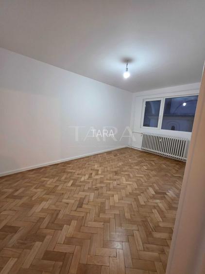 Apartament cu 3 camere, renovat complet, 67 mp,  zona Piața Hermes. - 6
