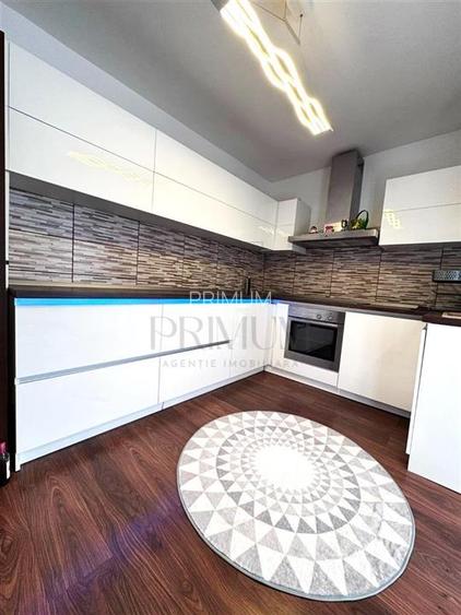 FABRIC - 5 CAM - DECOMANDAT - 2 NIVELE - PENTHOUSE - 2 BAI - ZONA ISTORICA-- - 2