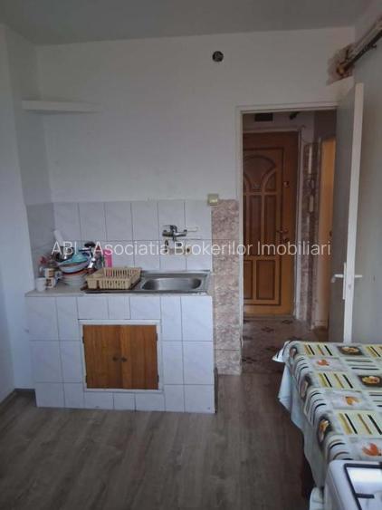 Razboieni-garsoniera de vanzare stradala - 2