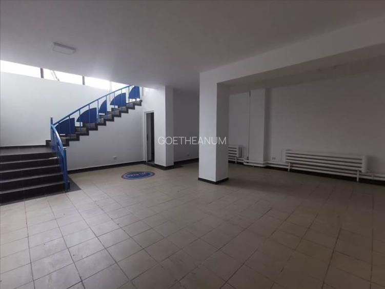 Sp comercial central (parter stradal, renovat) plus demisol iluminat natural - 8