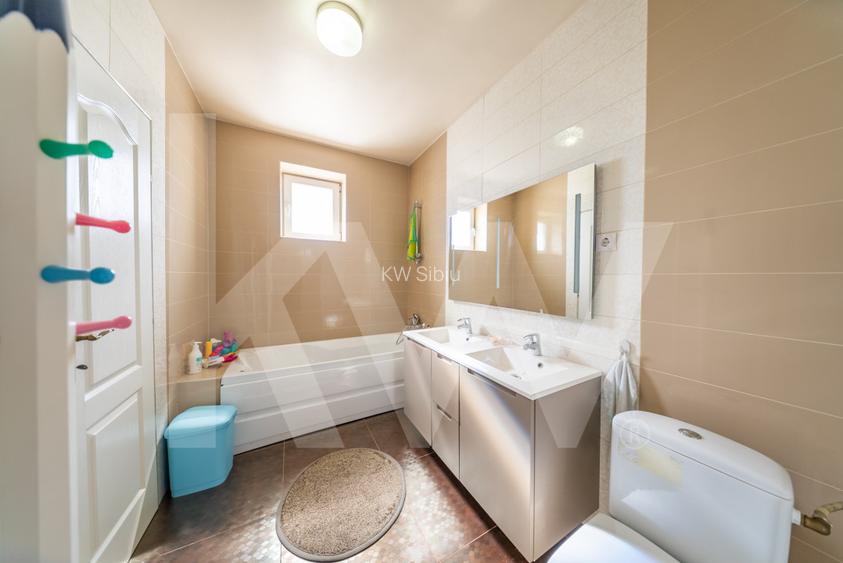 Vila cu 5 dormitoare si gradina generoasa, perfecta pentru familia ta! - 45