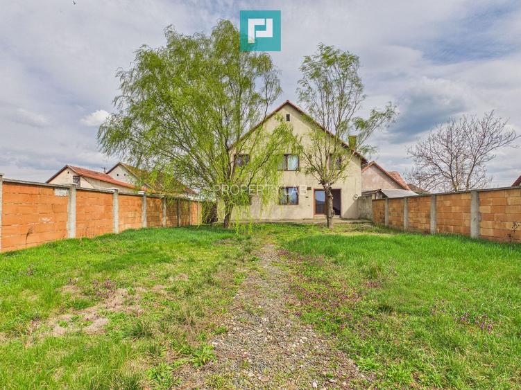 Casă spațioasă în Sântana - 33