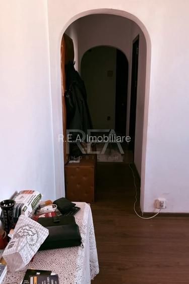 4 camere, semidecomandat,  10/10 -Drumul Taberei-Aleea Pascani - 3