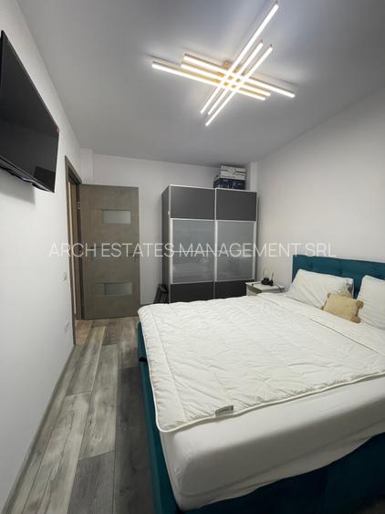 Piata Romana, Coloane, Metrou - 11