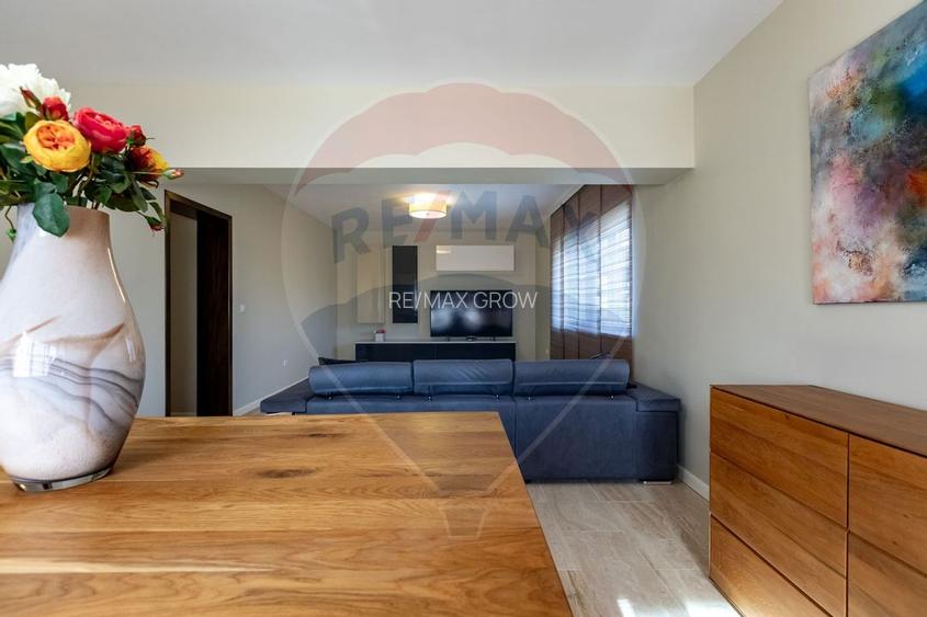 Casă/Vilă duplex cu 5 camere de vânzare, strada 9 Mai- zona Centrală - 2