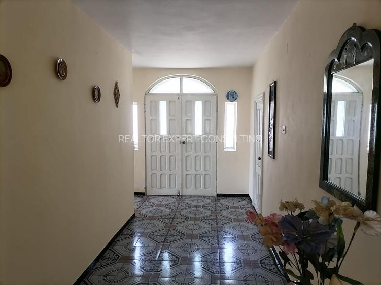 Vila S+P+1, cu teren mare, situata central in Eforie Sud, ideal pensiune. - 2