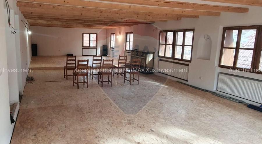 Reședință cu farmec aparte în inima Cisnădioarei - 12