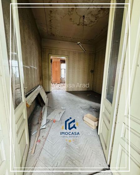 De vanzare Apartament de renovat 4 camere generoase Central Arad - 7