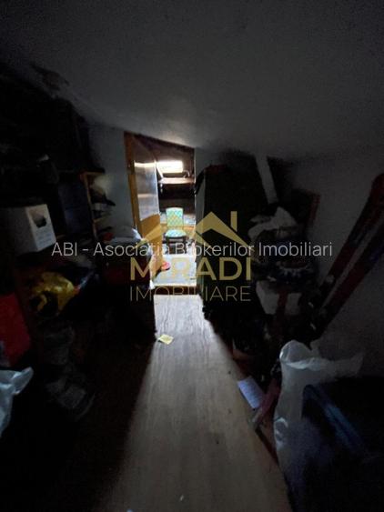 Vanzare apartament in vila 6 CAMERE compus din D P M din D P 1 M - 21