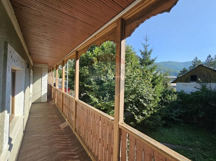 Casă solidă din cărămidă, mobilată, garaj, teren generos – Tarcău - 45