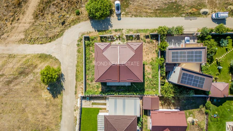 Vila alipita, impecabil executata, teren 350mp, preechipare AC - 8