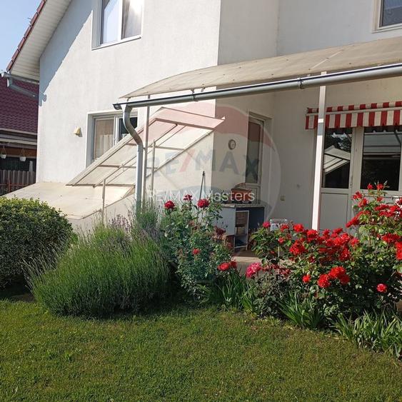 Casă / Vilă cu 8 camere de vânzare în zona Central - 52