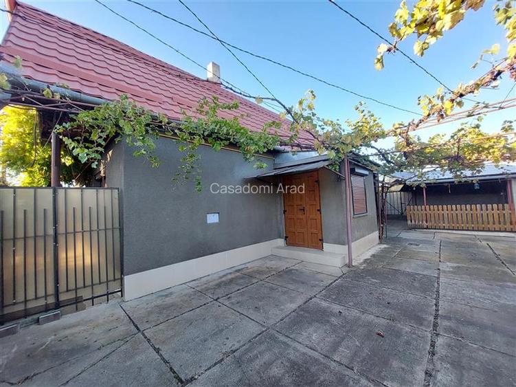 Casa P+M cu anexe in Vladimirescu - 2