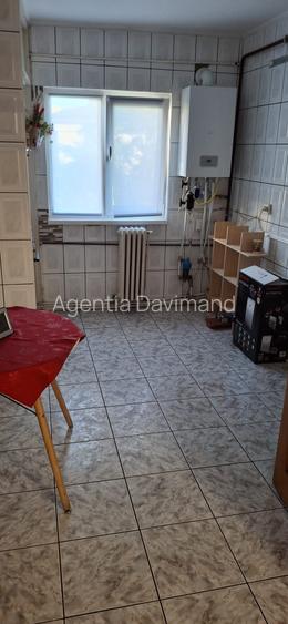 Apartament 3 camere central, etajul 3/3, decomandat cu CT. - 2