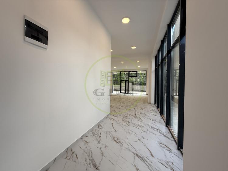 Spatiu comercial, 84 mp + terasa de 64 mp, Cartier 1 Mai, Zona Medicina Veche