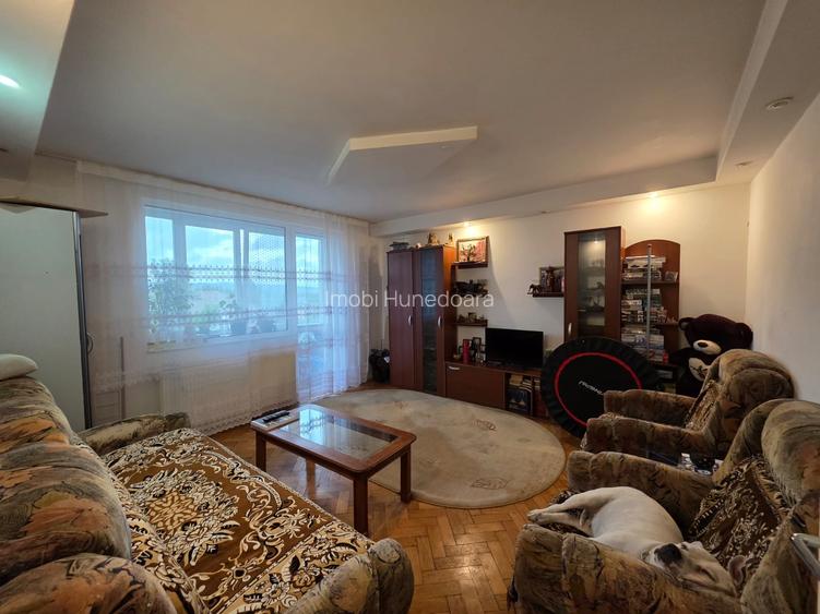 Apartament 3 camere decomandat, Deva - Str. Progresului 65 mp Etaj 4 - 11