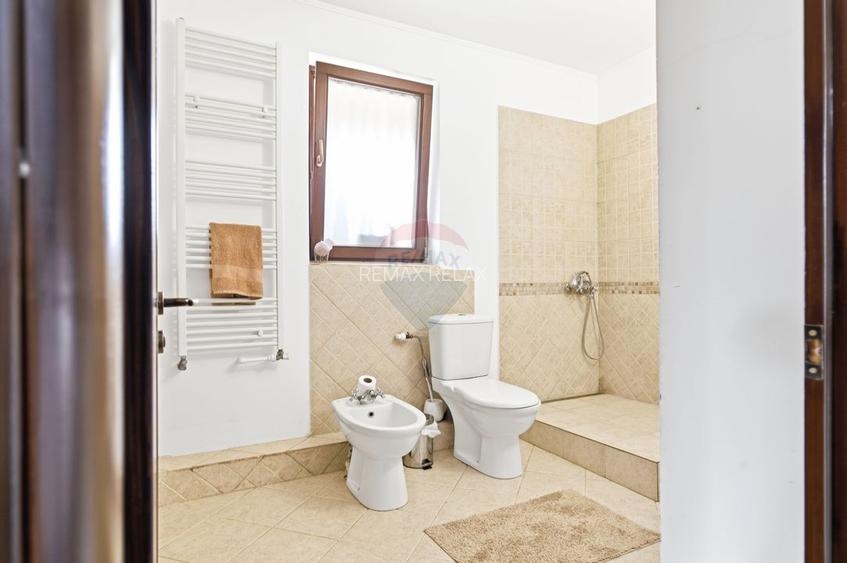 Casă/Vilă de Vânzare cu 5 camere,  Teren 757mp - Iasi - Hlincea - 9