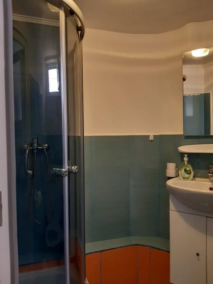Vilă Faleză Nord ,spre mare, cu 2 apartamente și 2 garsoniere, afacere la cheie!