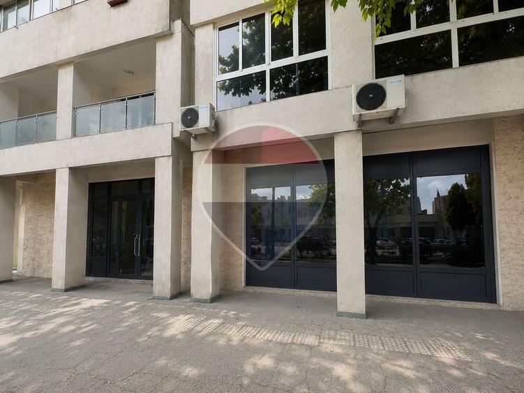 Spațiu comercial de 137mp de închiriat în zona Faleza Nord vad intens