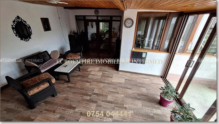 Vila+casa de vanzare zona Km 5 - 17